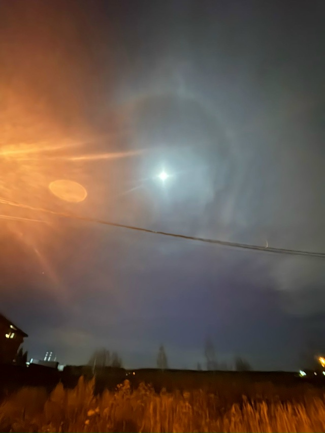 Есть специалисты, что это за круг лунный?)