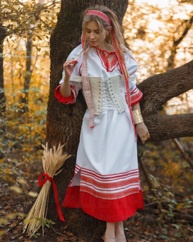 Наталья Поклонская официально сменила имя — в судебных документах она указана как… Радведа
Неделю н