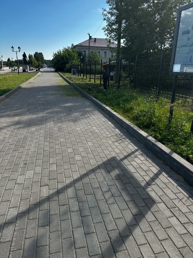 И на набережной идёт во всю благоустройство территори?...