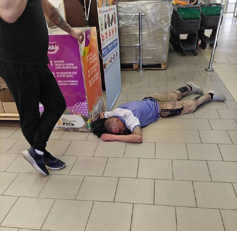В Барнауле мужик попытался украсть банку кофе из магазина, но не получилось — он уснул.
Не успел в