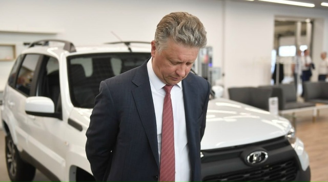 АвтоВАЗ снова поднимает цены: россияне возмущены. Комп...