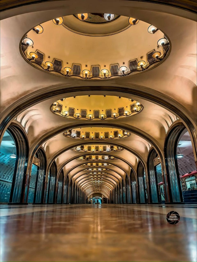 📸 Великолепные фотографии со станции Маяковская.
Это...