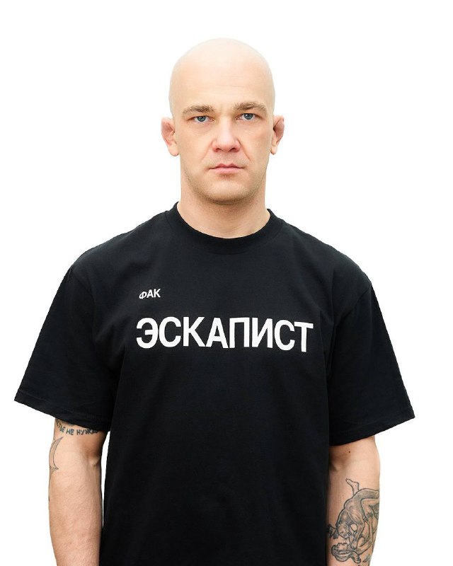 Лол, московский бар «Эскапист» психанул и дропнул мерч, посвящённый пиву.
Базовый минимум для пивоз