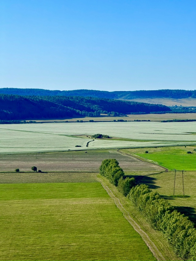 Башкирия, в окрестностях: села Айлино, села Малояз (ска?...