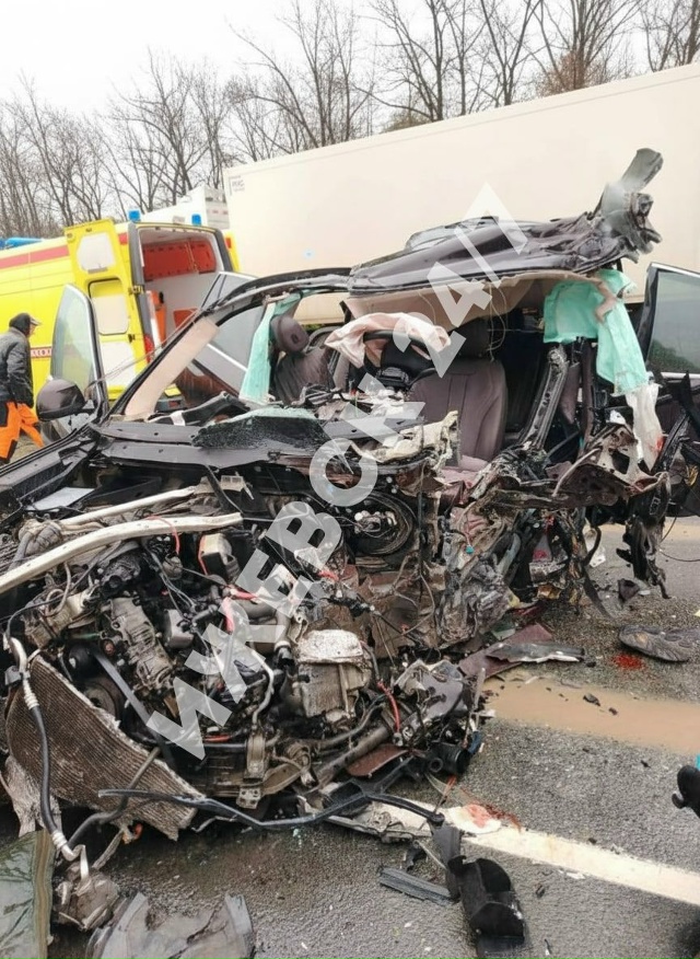 ? Под Ижевском — чудовищное ДТП. Машину разорвало, дв?...