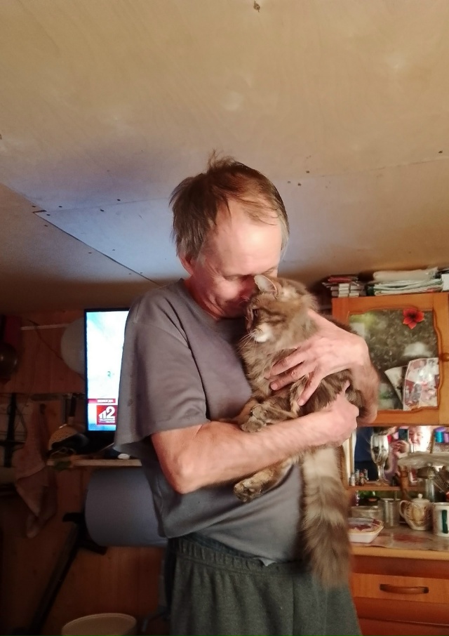 Человека завели...Генкою назвали.
Вот она Любовь .. кошк?...