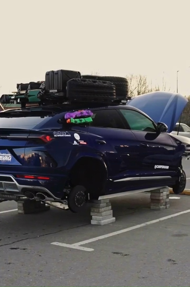 Житель США, который путешествует по миру на своём Lamborghi...
