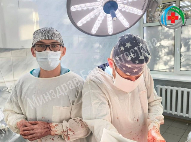 ❤️‍🩹В Кумертау врачи спасли 30-летнего мужчину с нож?...