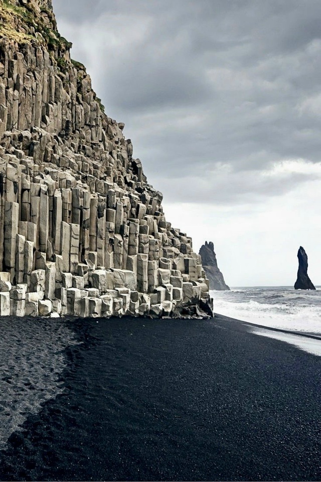 🌍 Исландия
Страна, где природа напоминает другую пла?...