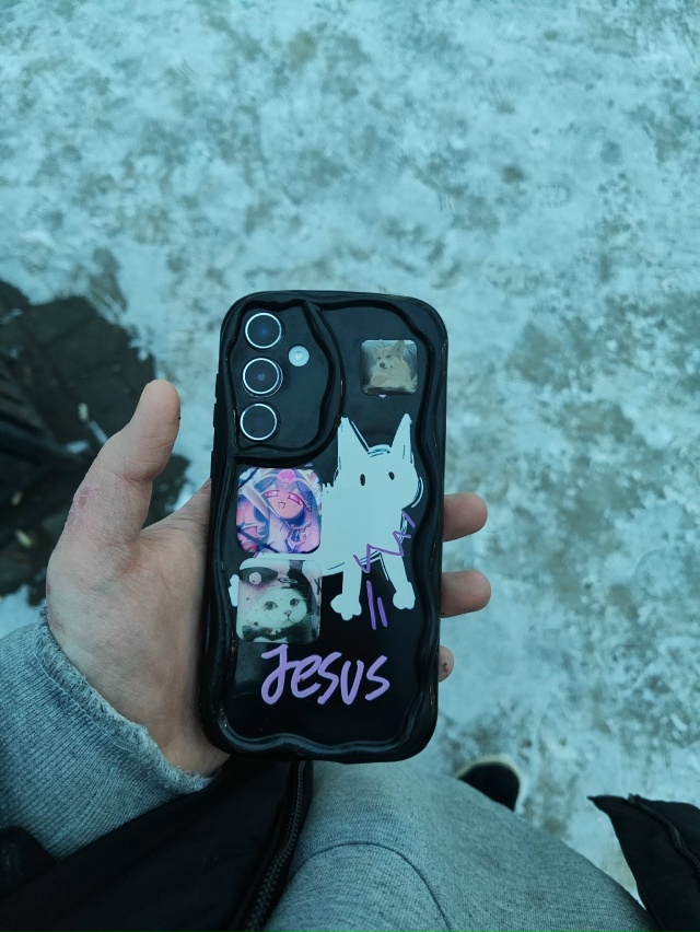 Всем здравствуйте, нашла телефон возле автобусной ост?...