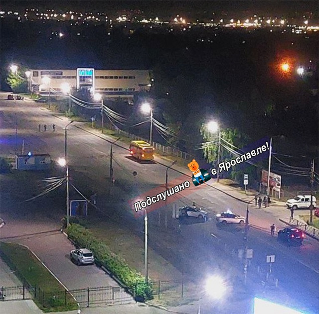 У автовокзала. Наряды полиции перекрыли Силикатное шо?...