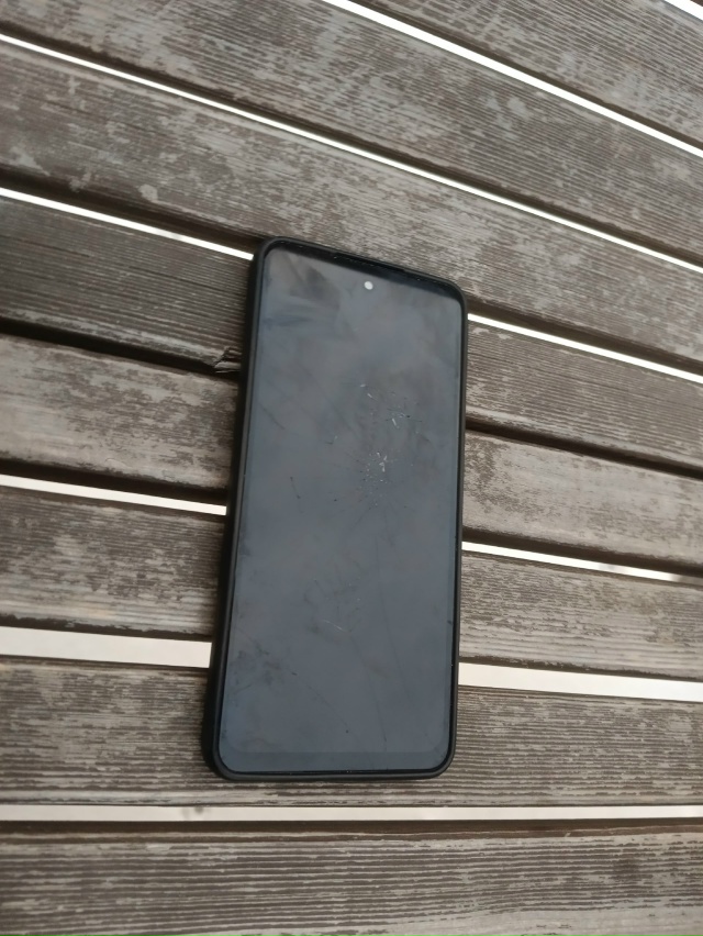 Чей телефон?