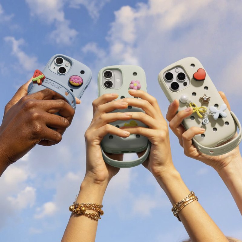 Чехлы для iPhone от Crocs: к ним можно прикреплять джиббитсы и настраивать ремешок под пальцы
МАМ,