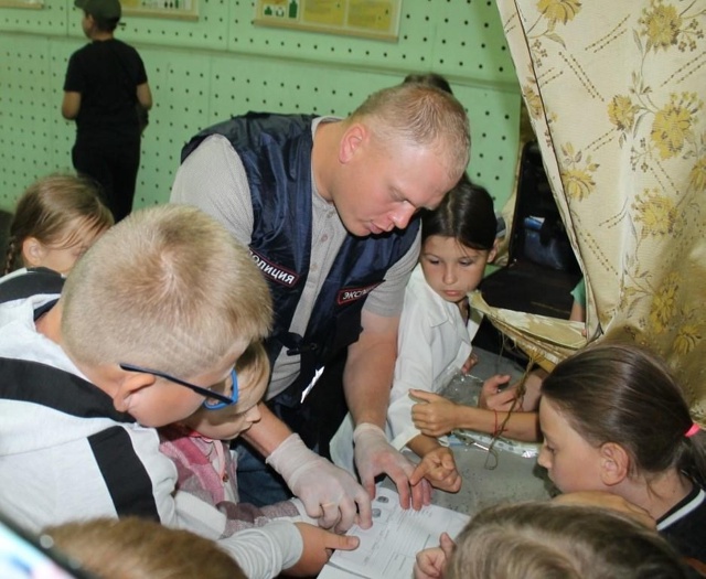 В Никольске школьники побывали на экскурсии в отделе п...