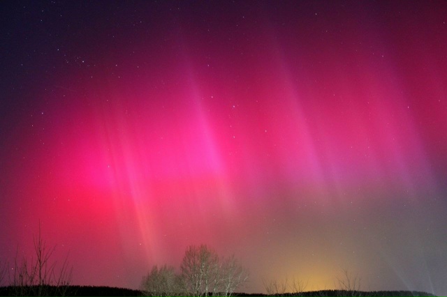 Редкие красные полярные сияния, вызванные сильной маг?...