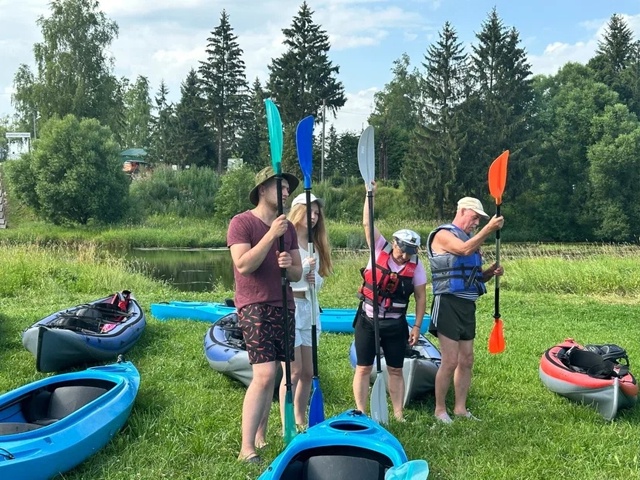 В Можайском округе состоялся семейный сплав по Москве-...