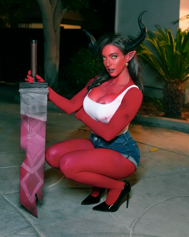 Косплей на Малеволу Гибб из Dispatch от Bri Torres