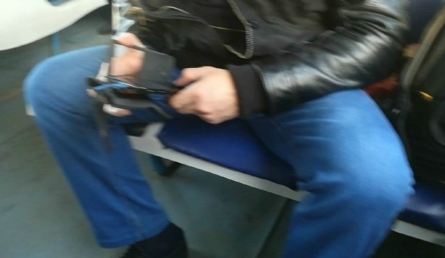 Как же бесит мyжички, которые сидят в автобусах так, как...