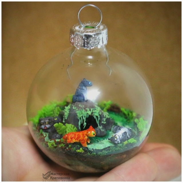 Часть лагеря Грозового племени в стеклянном новогодне...