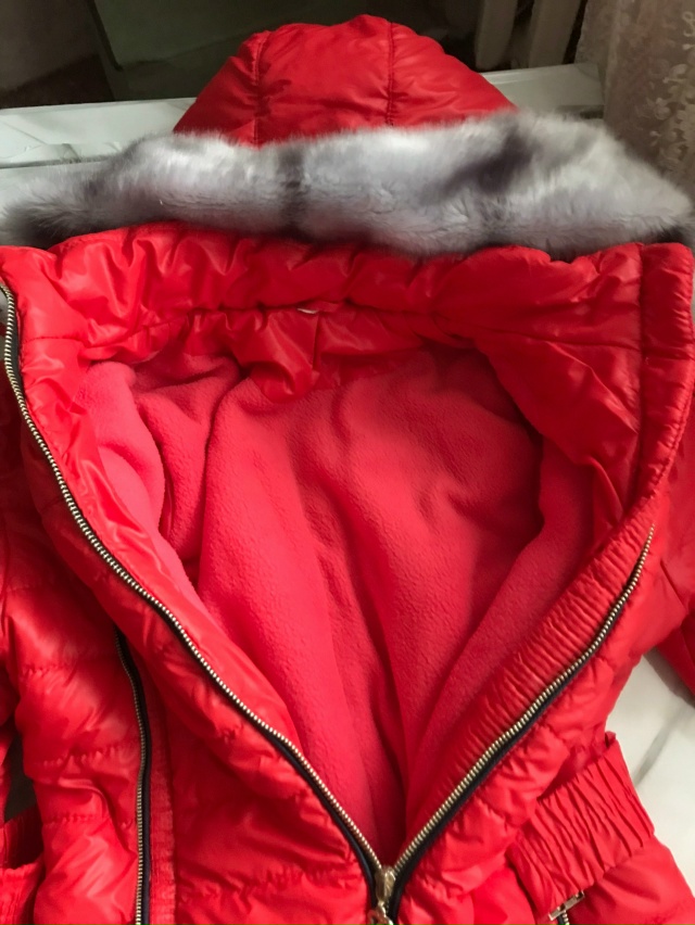 Отдам бесплатно пуховик на девочку примерно 8-9 лет в хо...