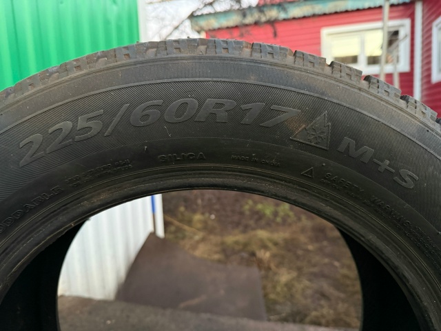 Продам зимнюю резину.Размер 225/60 R17. б/у.В комплекте 4 шту...