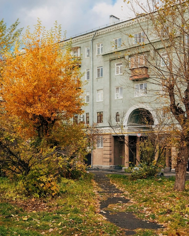 Мгновения осени на улицах, площадях и во дворах Уралма?...