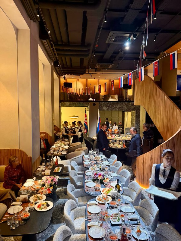 В Москве на месте магазина New Balance на Тверской открылся ещё один ресторан северокорейской кухни