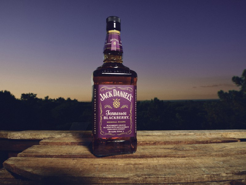 Мам купи: Jack Daniel's выпустил ежевичный виски — Tennessee Blackberry.
Это смесь обычного виски и