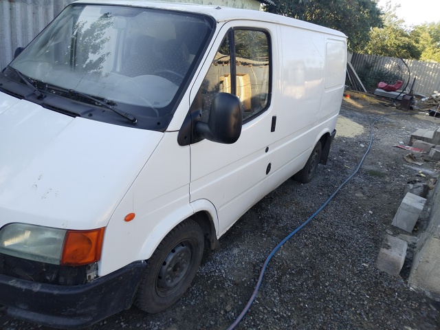 Продам Форд транзит 2000 г. 2.4 TDI на полном ходу , новая зим...