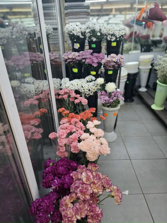 Свежее поступление цветов по адресу ул комарова д 1( св?...