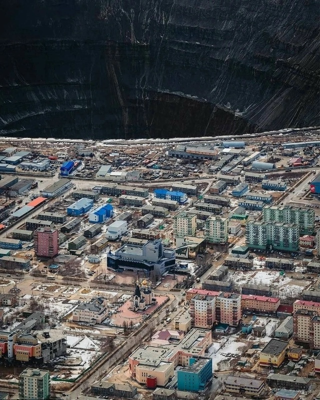 Мирный — город в Якутии, выросший благодаря алмазам. З?...