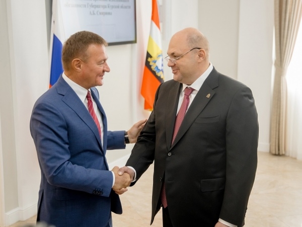 ❗Бывший водитель Смирнова рассказал, как передавал де...