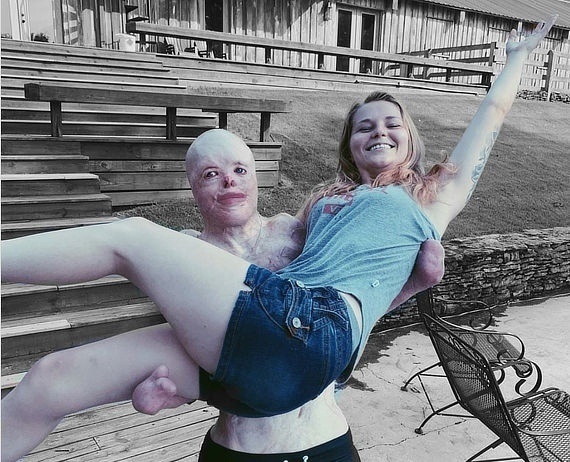 Джон Куинн, опубликовал фотографии в образе Дэдпула и ?...