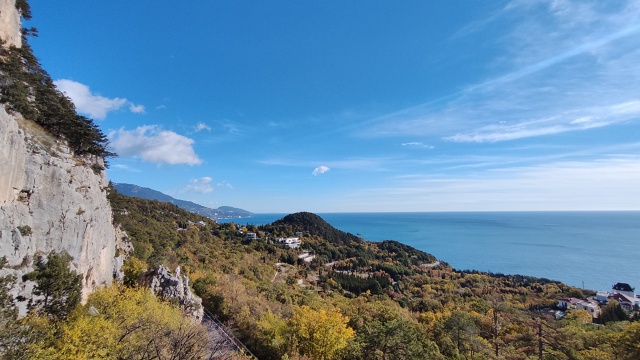 Как же это красиво! 😍
Настоящая золотая осень в Ялте ???...