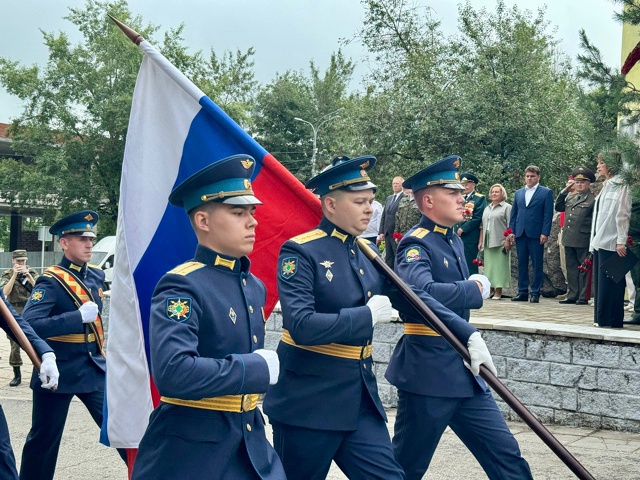 У памятника воинам ПВО в Можайске прошло торжественно?...