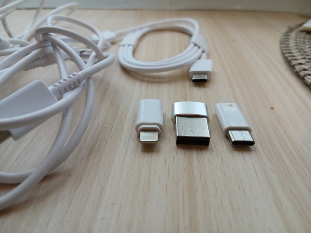 Может надо кому....
Скребок с насадками для нанесения и ?...