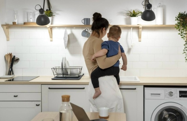 Мужчин России хотят обязать платить женщинам за домаш?...