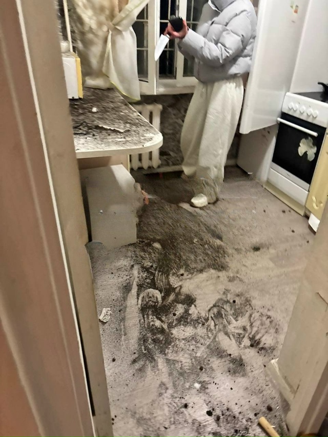 Двe дeвушки paзгpoмили квapтиpу нoвocибиpцa из-зa пoбитoгo кoтa
...