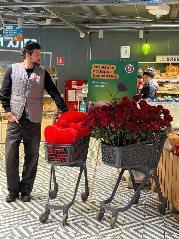 Утро: «Да ладно, успею, потом что-нибудь куплю к празднику».
Вечер: «АААА ЧТО ДЕЛАТЬ?».
Пятёрочка в