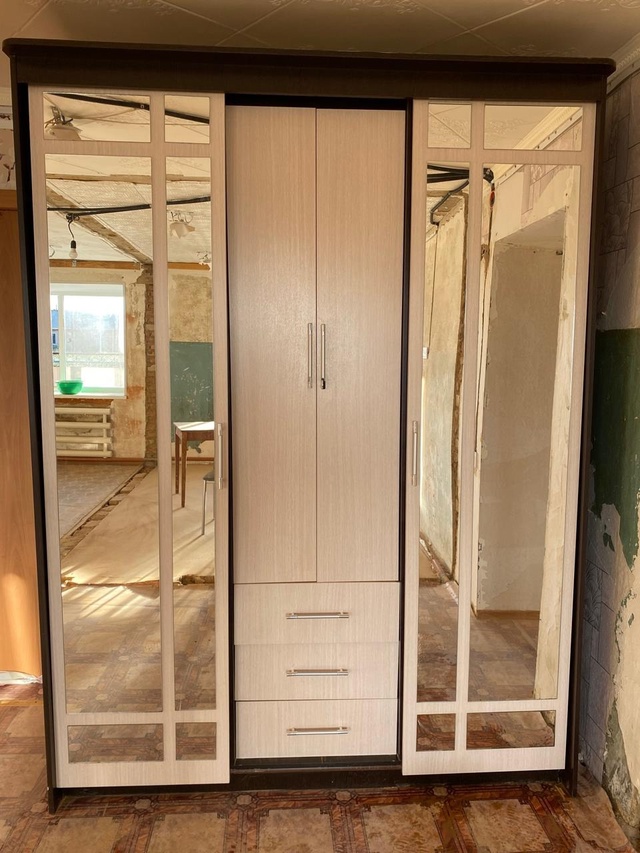 Продам шифоньер
Цена 9.000
+7 953 457-27-44
Самовывоз