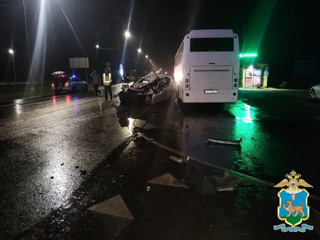 🔴 Три человека погибли при столкновении автобуса и ле...