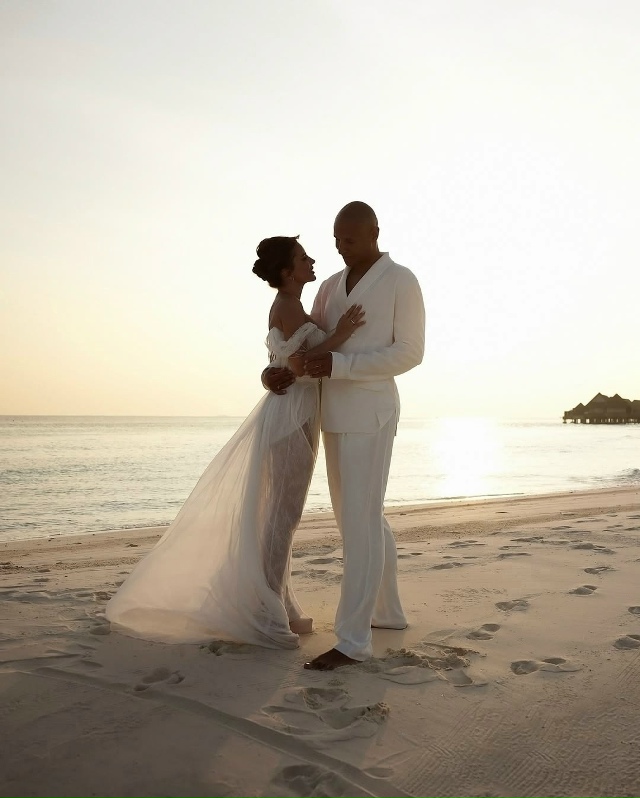 Ани Лорак поделилась свадебными снимками и поблагодар...