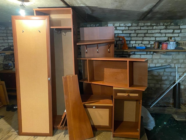 Отдам даром прихожую. Шкаф для верхней одежды, вешалка,...