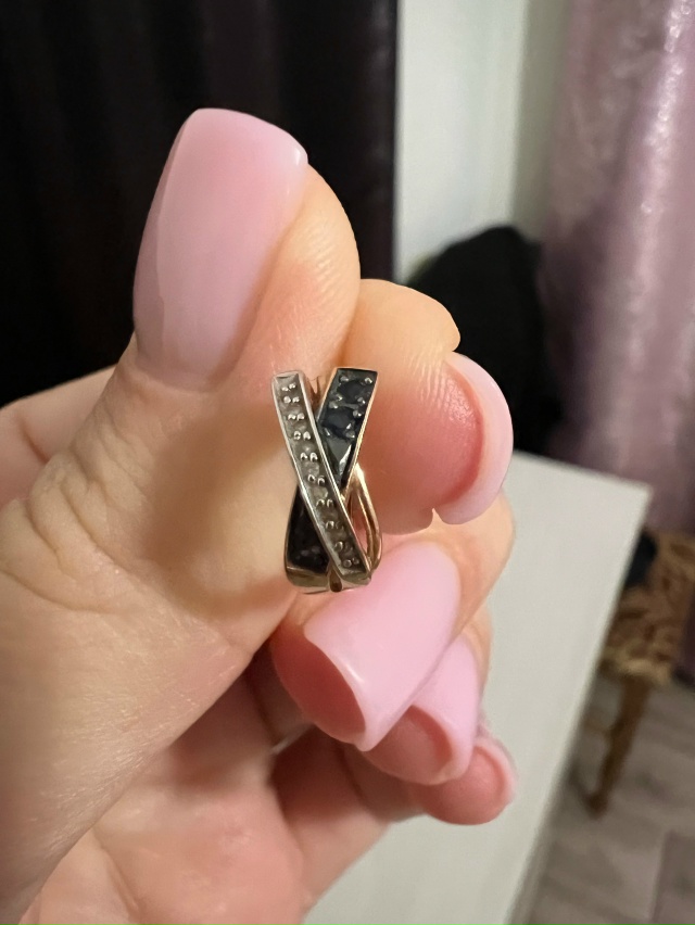 9 Мая 88 на детской площадке нашли сережку ( наверное дет...