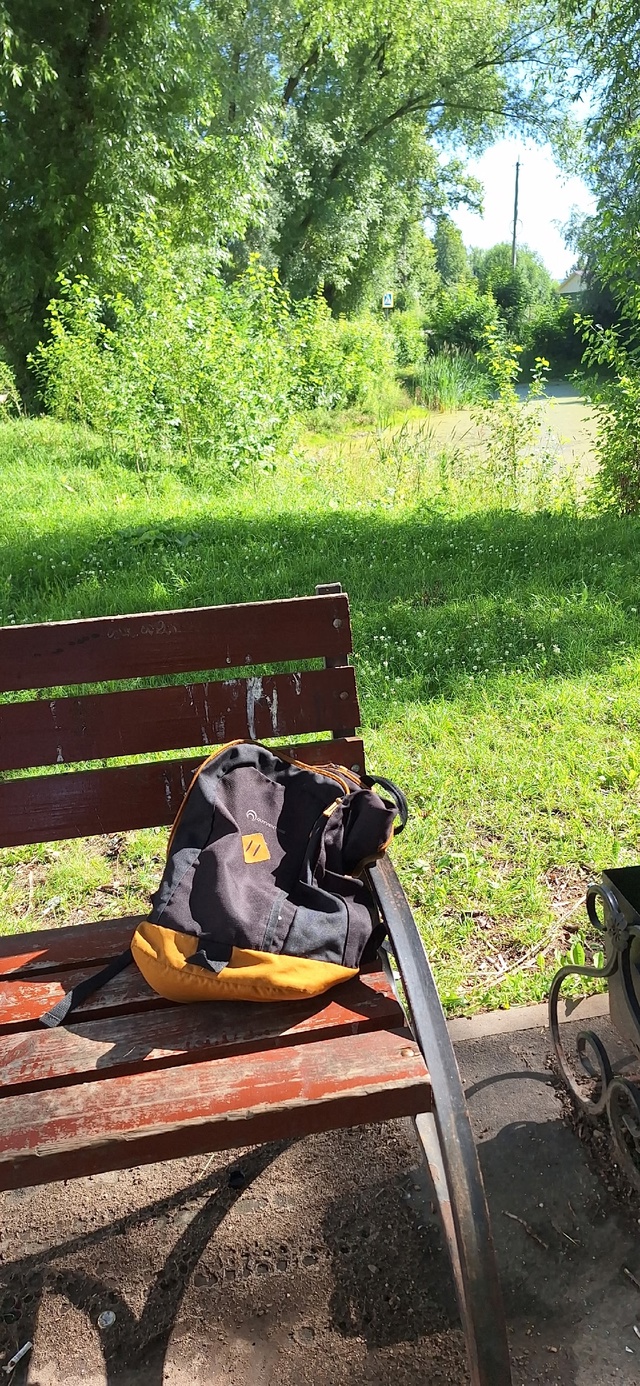 У пруда 2 школы