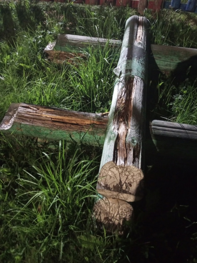 Детская площадка в посёлке Восход.
Сгнило всë.Как на т?...