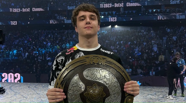 Мидер Team Spirit раскрыл размер своей зарплаты - Larl получае...