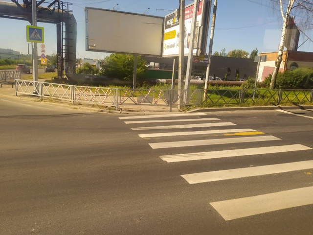 Меняли светофоры на Калинина. Один из пешеходных перех...