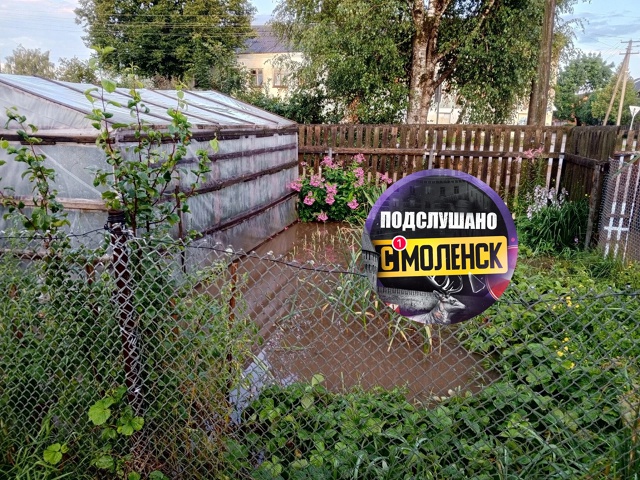 Вот так в городе Ельня сделали тротуар по улице Ленина ...