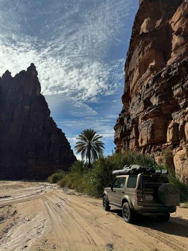 🌏 Пустынные каньоны Хаиля — место, где тишина звучит ?...